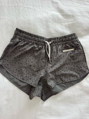 Vuori Gray Athletic Running Shorts with Subtle Spot Print
